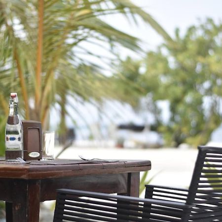 Seven Corals Hotel Maafushi Bagian luar foto