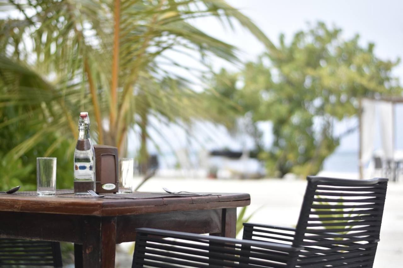 Seven Corals Hotel Maafushi Bagian luar foto