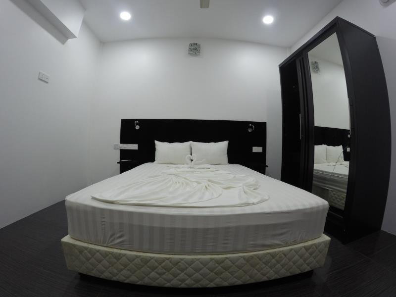 Seven Corals Hotel Maafushi Bagian luar foto