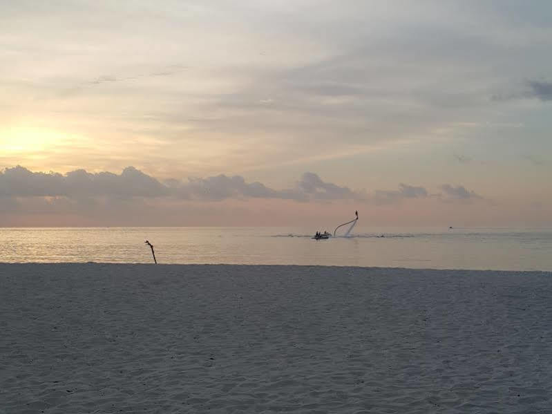 Seven Corals Hotel Maafushi Bagian luar foto