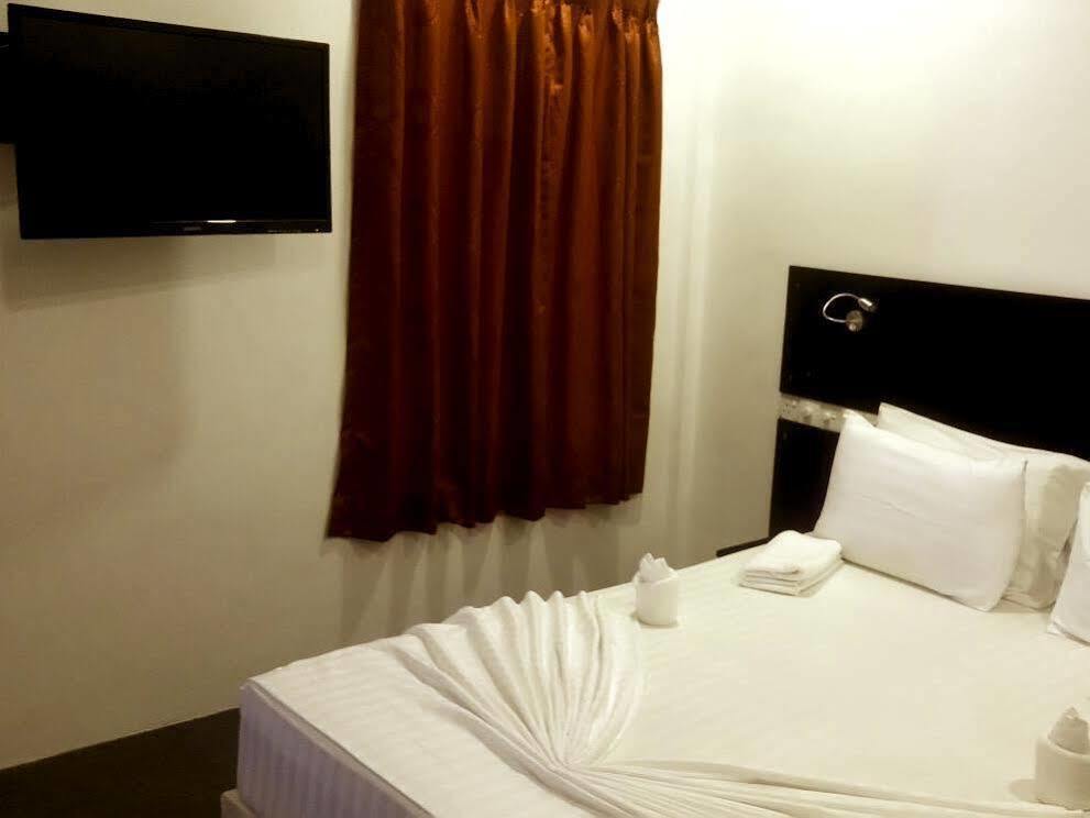 Seven Corals Hotel Maafushi Bagian luar foto